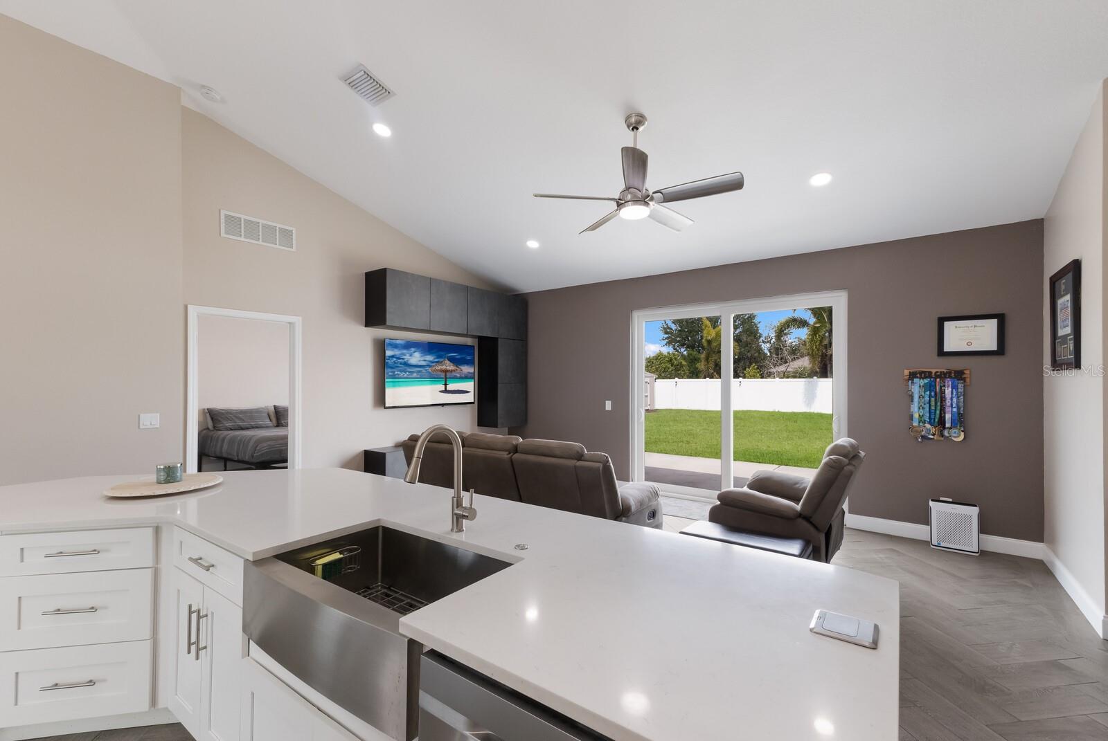 Image 11 of 24 For 1606 22nd Avenue W