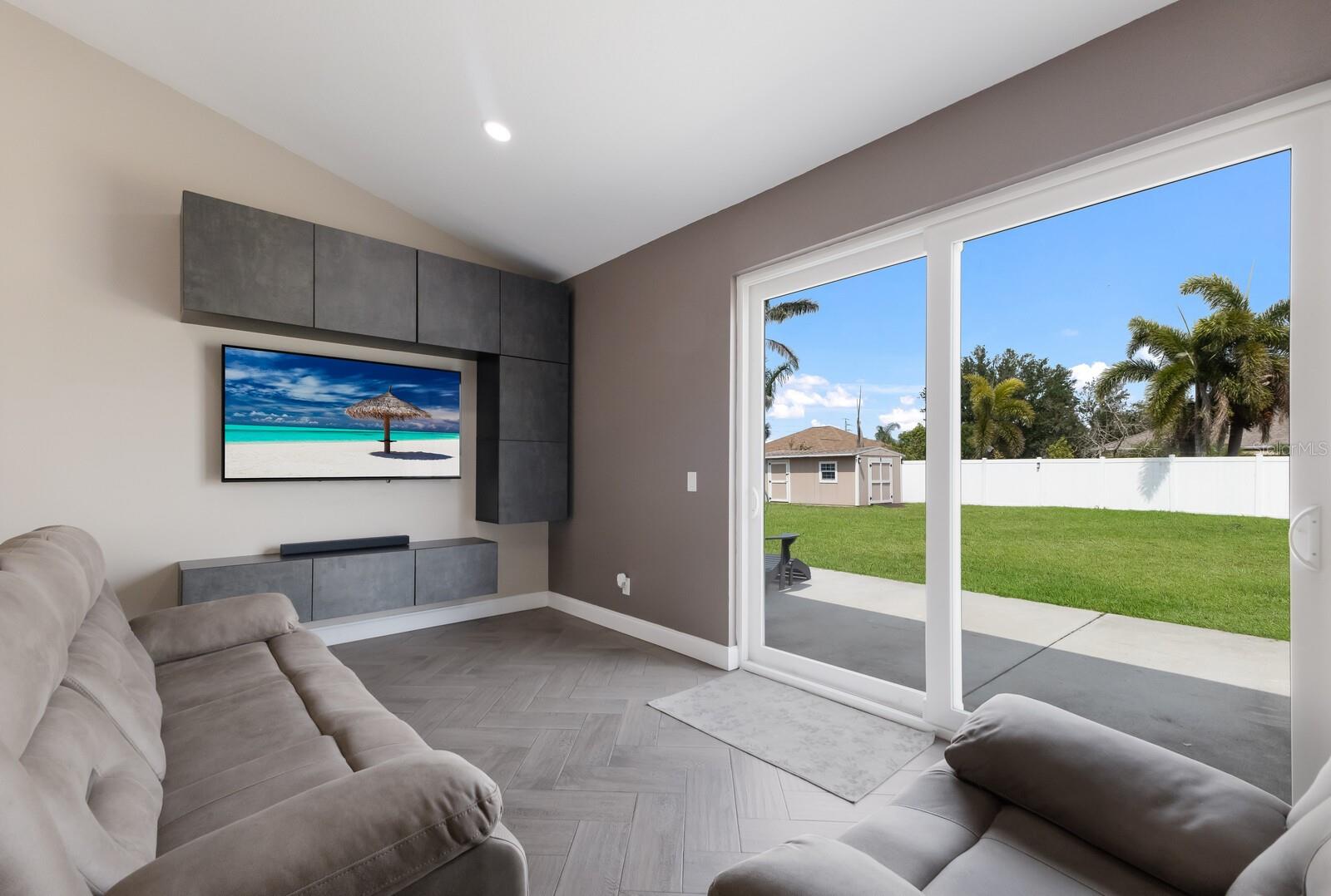 Image 3 of 24 For 1606 22nd Avenue W