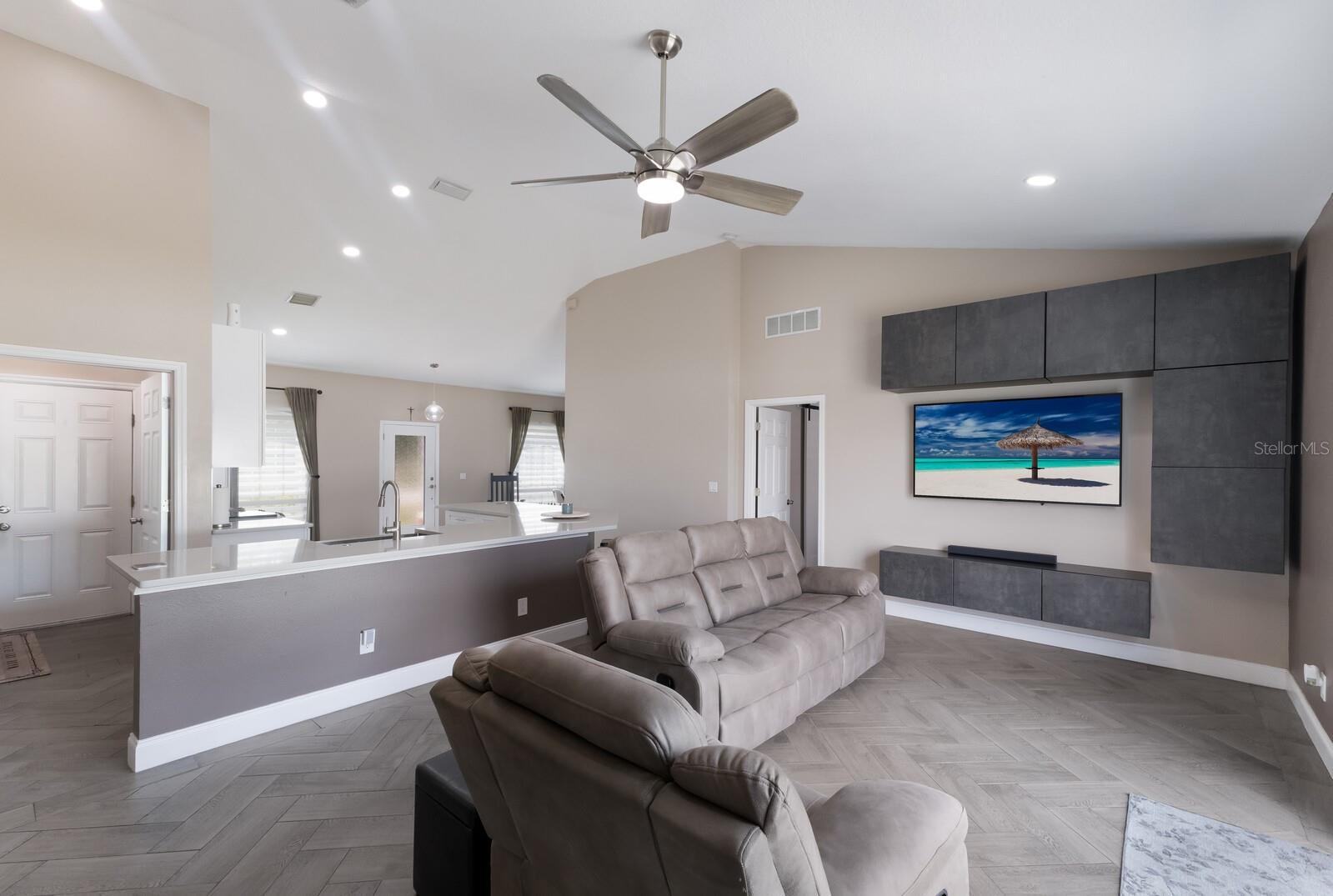 Image 4 of 24 For 1606 22nd Avenue W