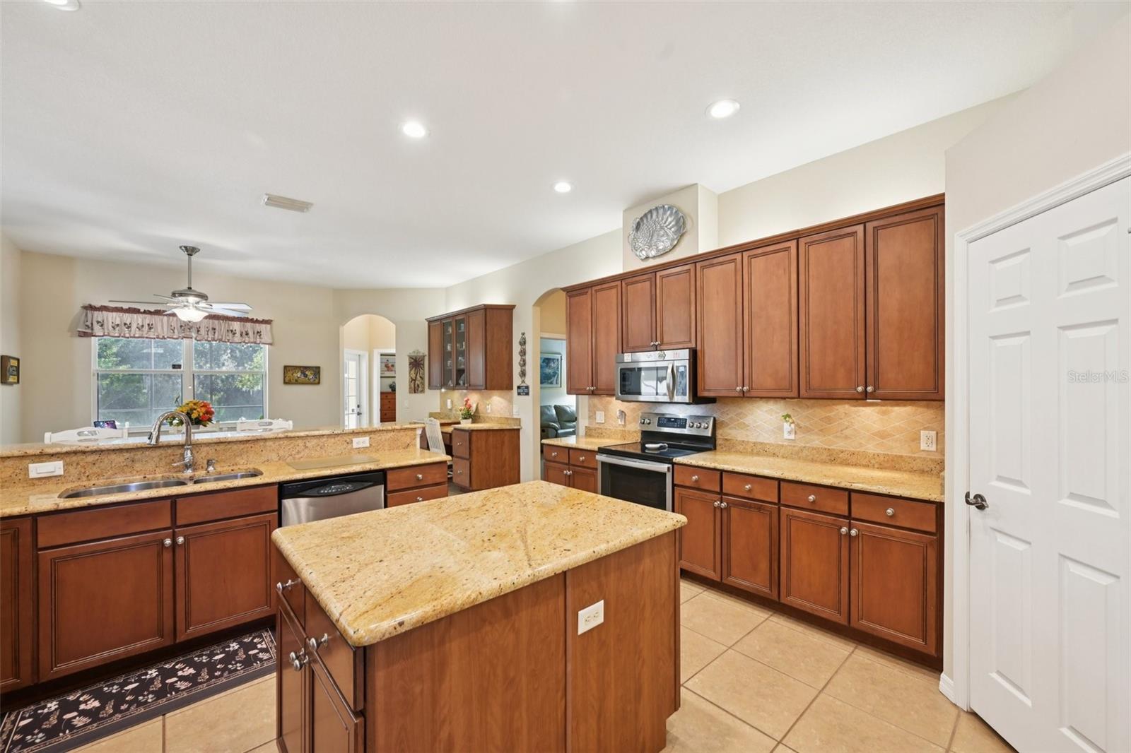 Image 13 of 56 For 15410 17th Avenue E