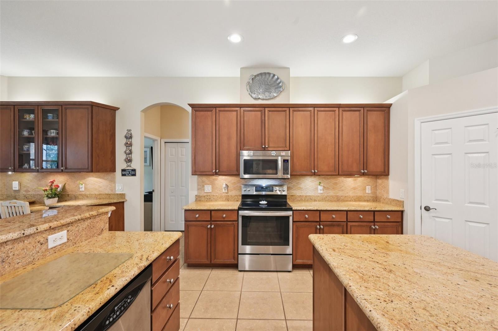 Image 14 of 56 For 15410 17th Avenue E