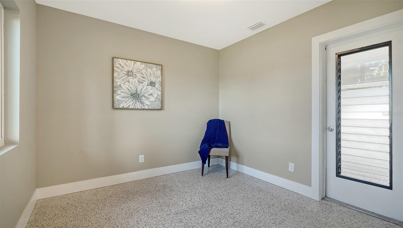 Image 12 of 30 For 5914 Albert Place