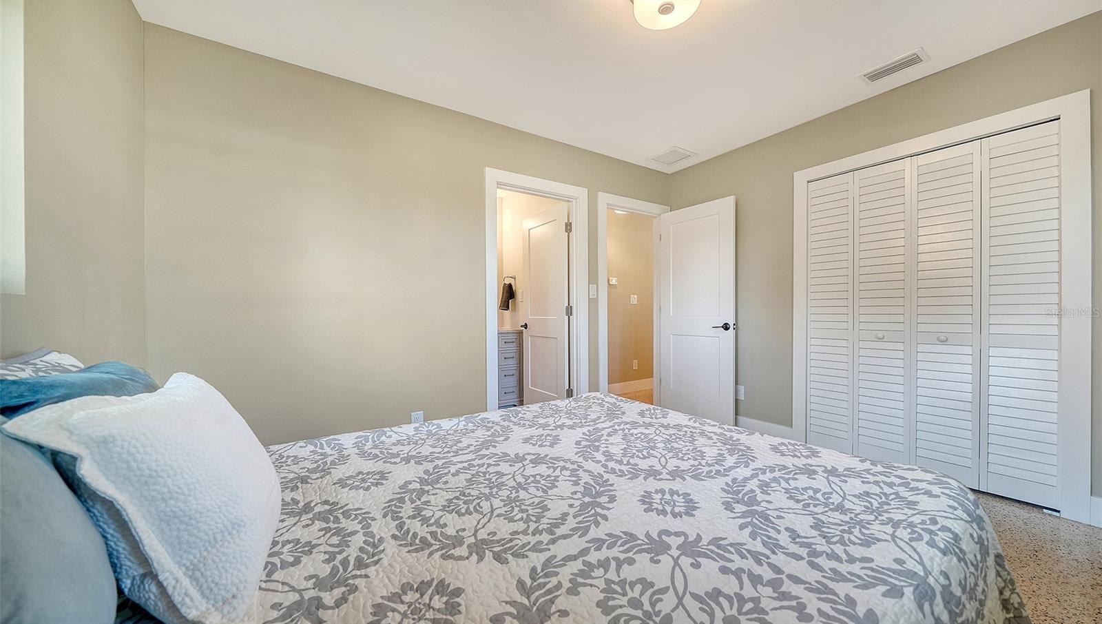 Image 15 of 30 For 5914 Albert Place