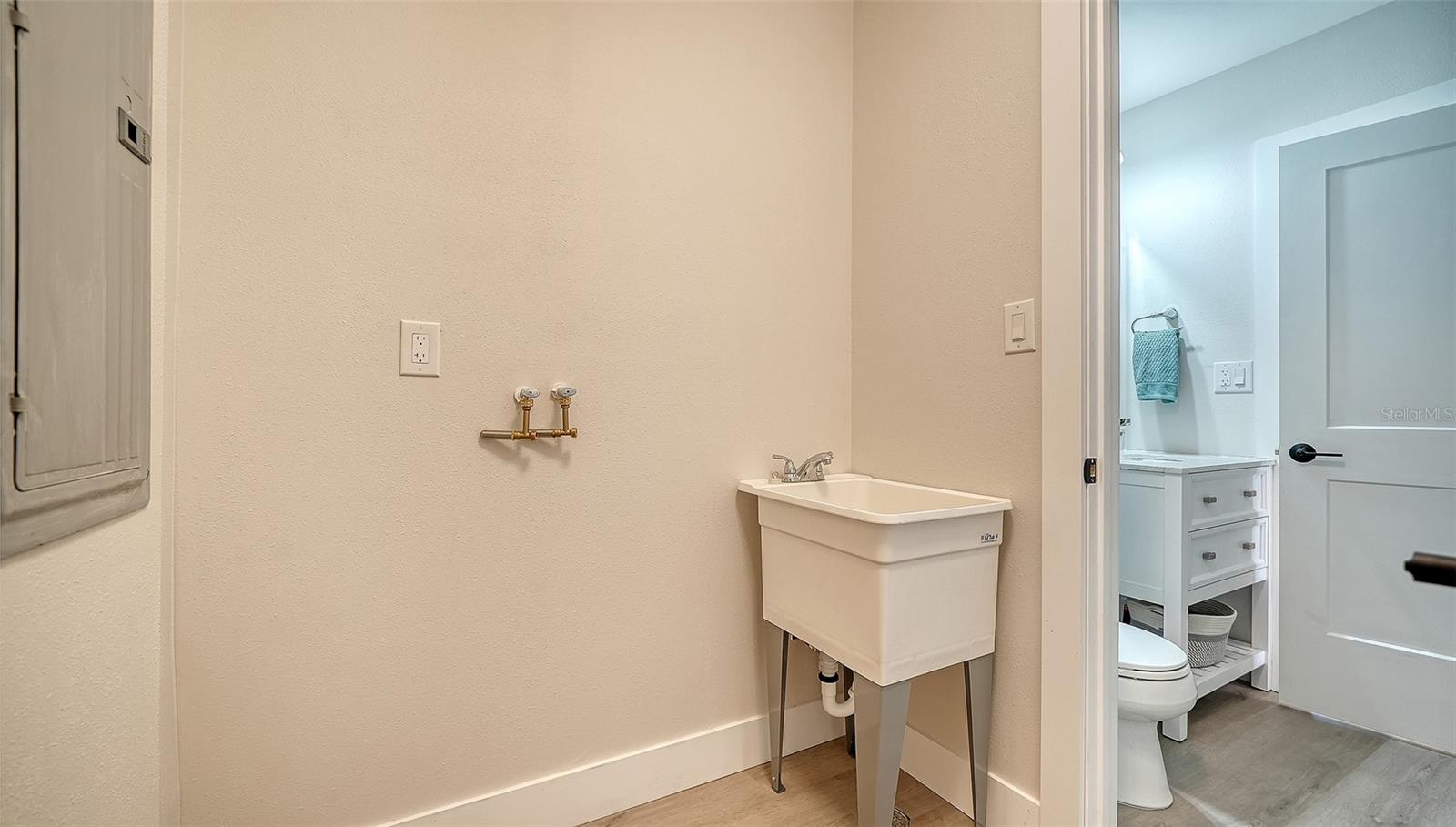 Image 20 of 30 For 5914 Albert Place