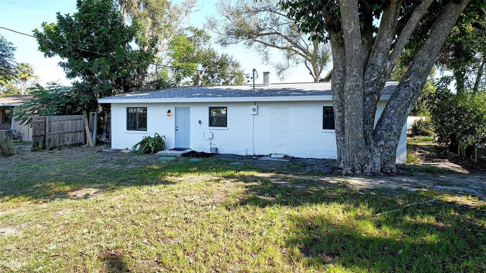 Image 24 of 30 For 5914 Albert Place