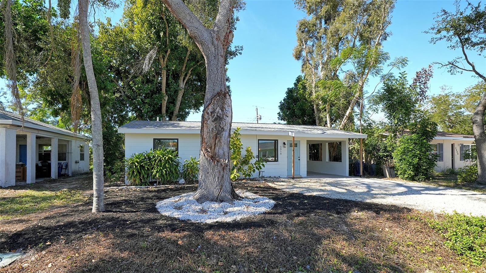 Image 3 of 30 For 5914 Albert Place