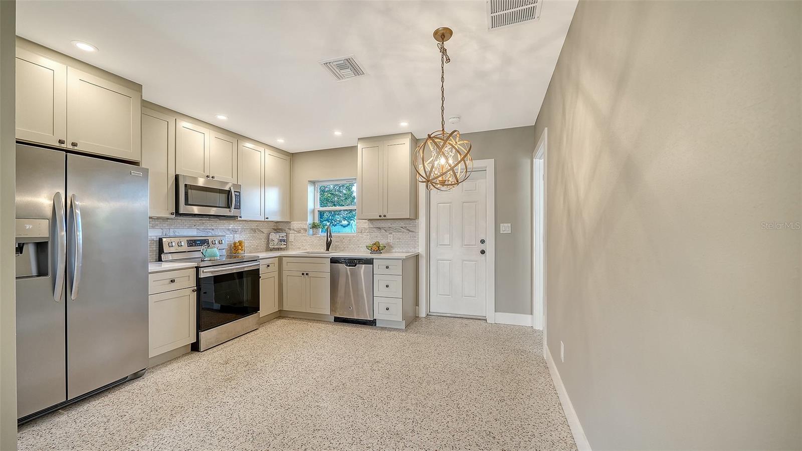 Image 8 of 30 For 5914 Albert Place