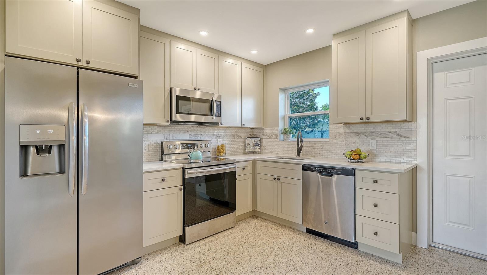 Image 9 of 30 For 5914 Albert Place