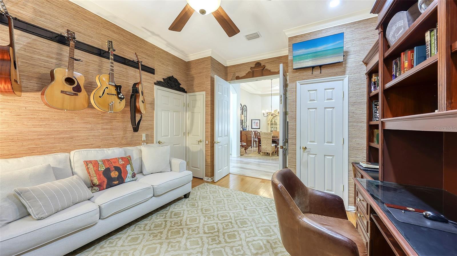 Image 10 of 59 For 8175 Abingdon Court