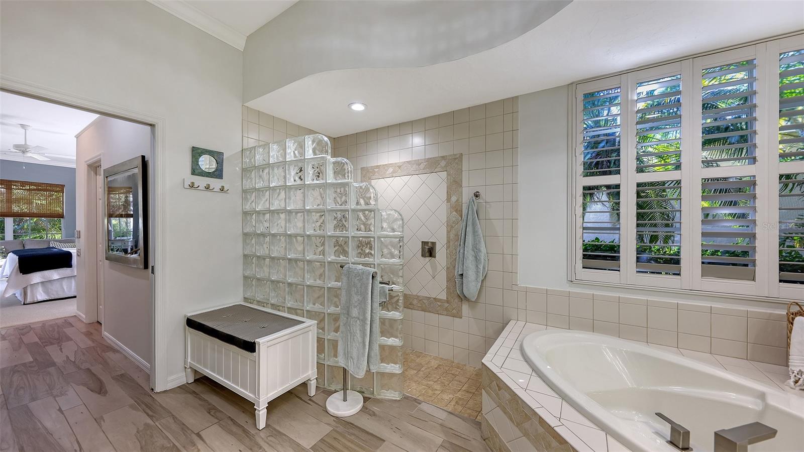 Image 24 of 59 For 8175 Abingdon Court