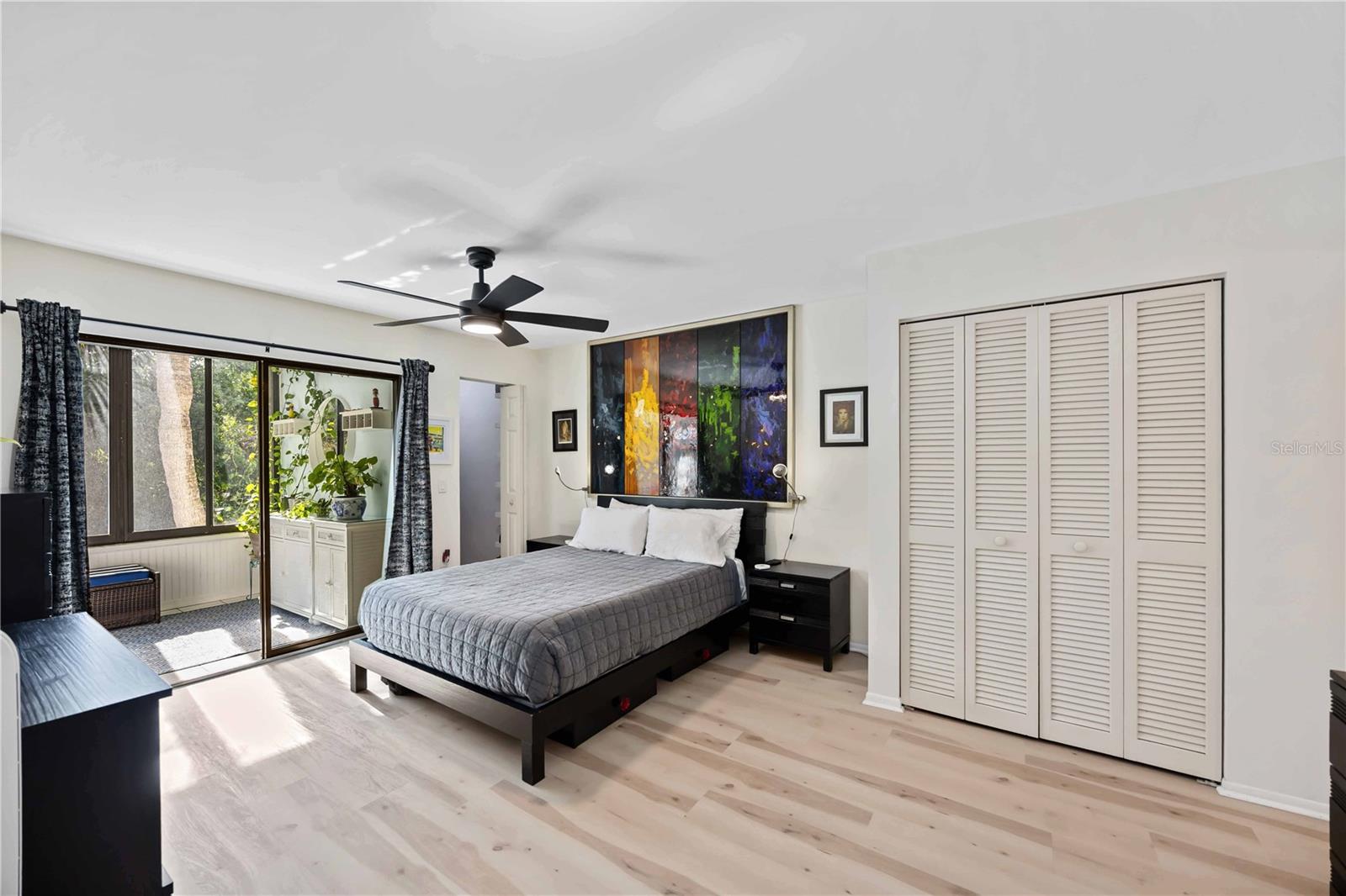 Image 18 of 31 For 320 Timber Lake Drive 320