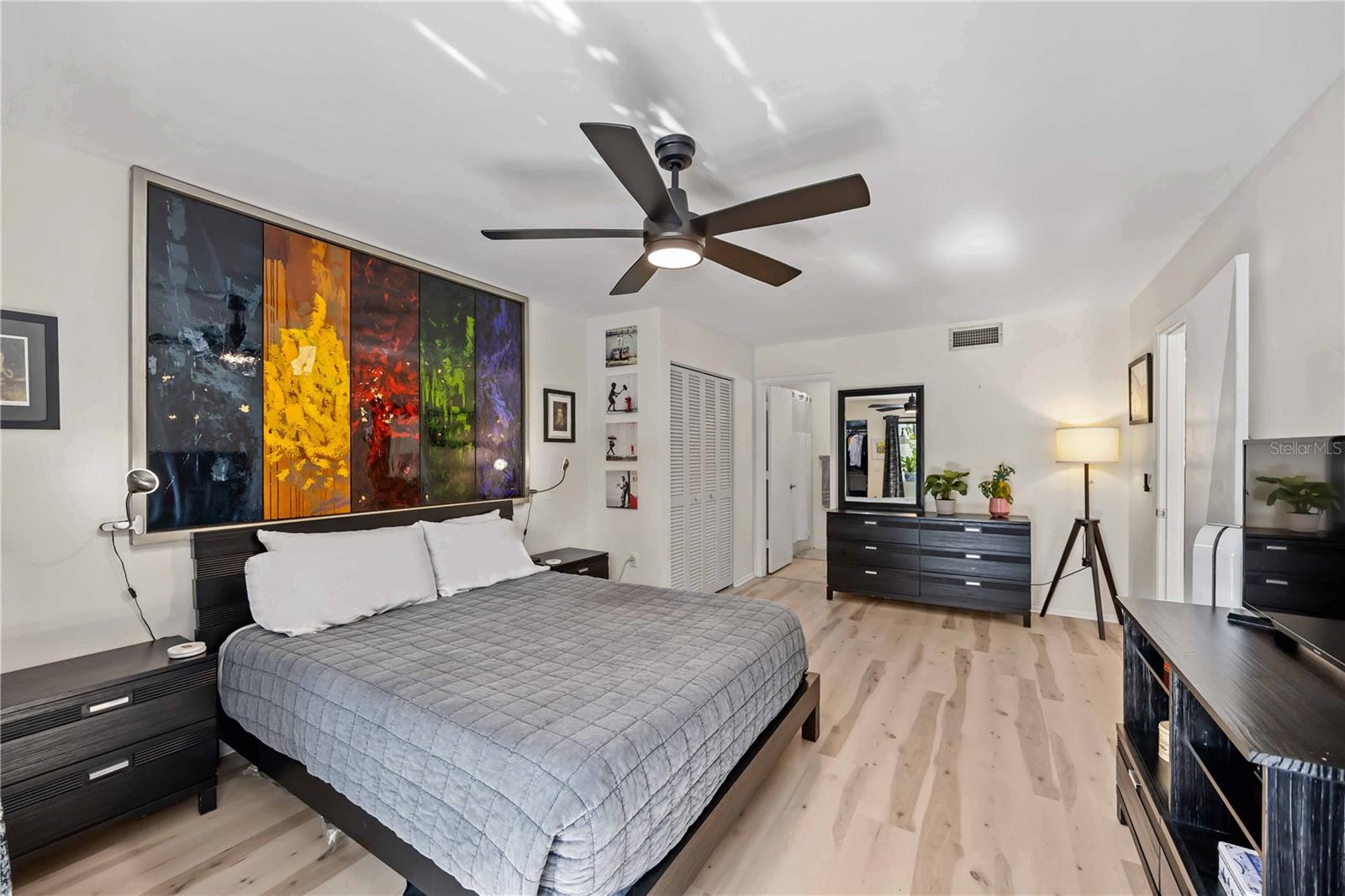 Image 19 of 31 For 320 Timber Lake Drive 320