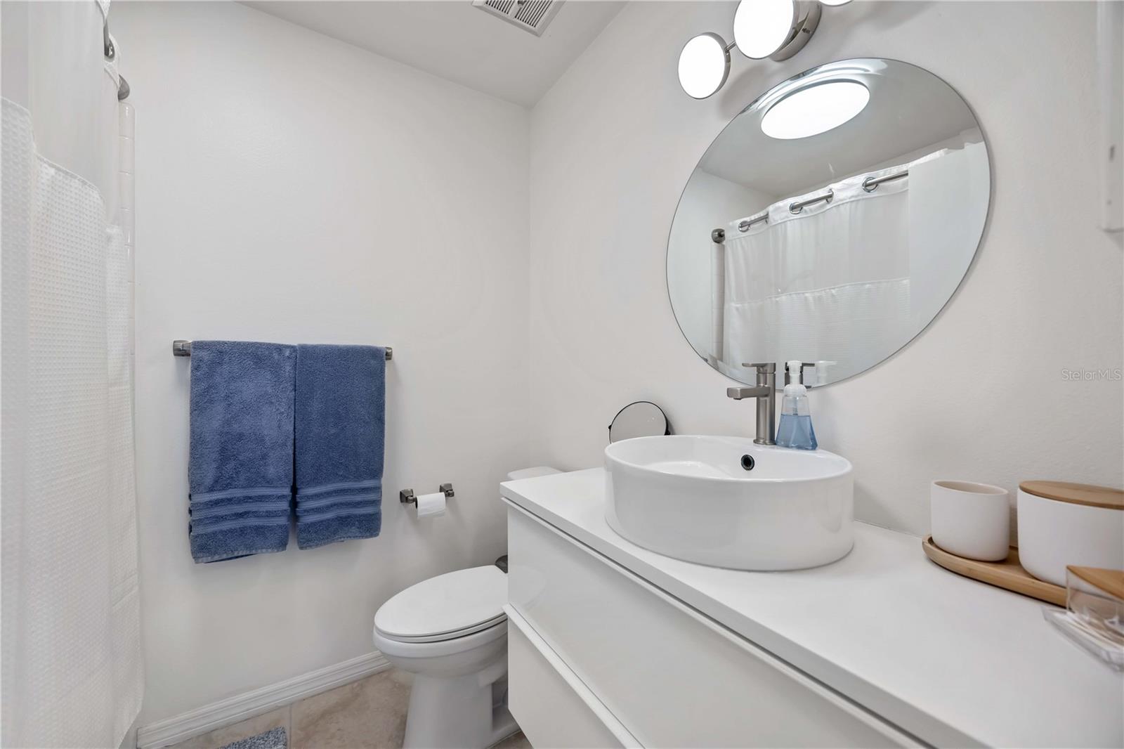 Image 21 of 31 For 320 Timber Lake Drive 320