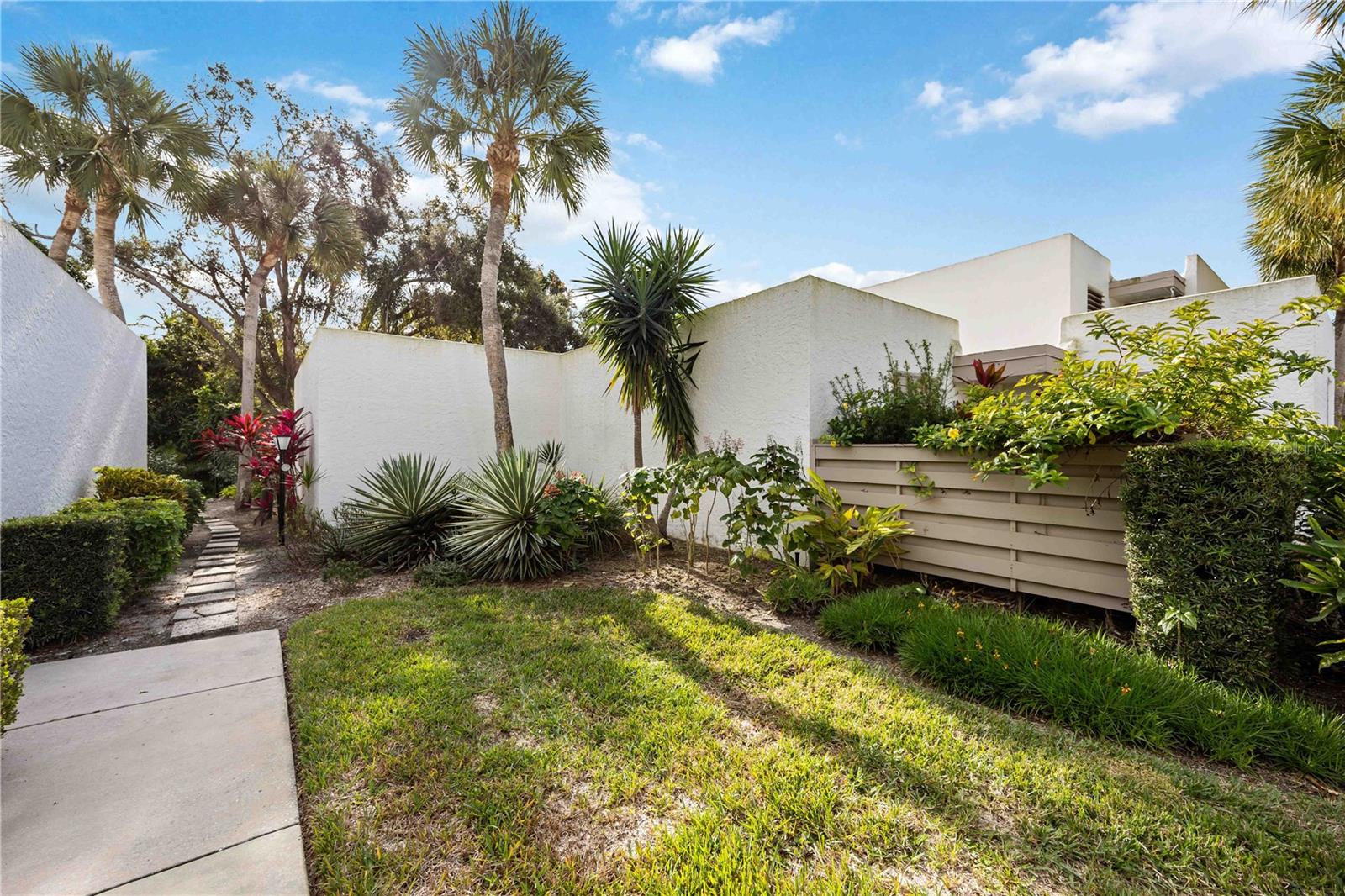 Image 26 of 31 For 320 Timber Lake Drive 320