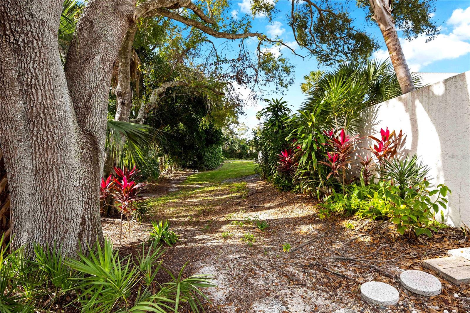 Image 27 of 31 For 320 Timber Lake Drive 320