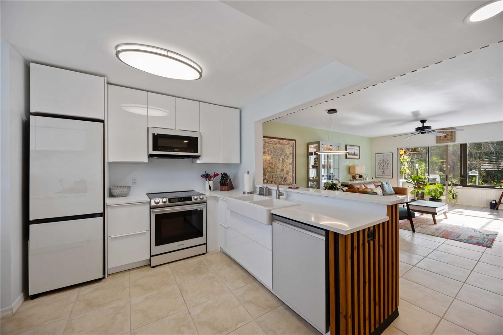 Image 4 of 31 For 320 Timber Lake Drive 320