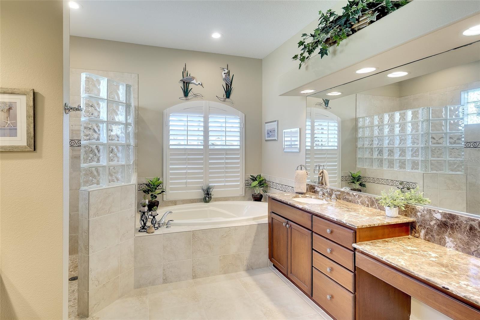 Image 21 of 39 For 11809 Oak Ridge Drive