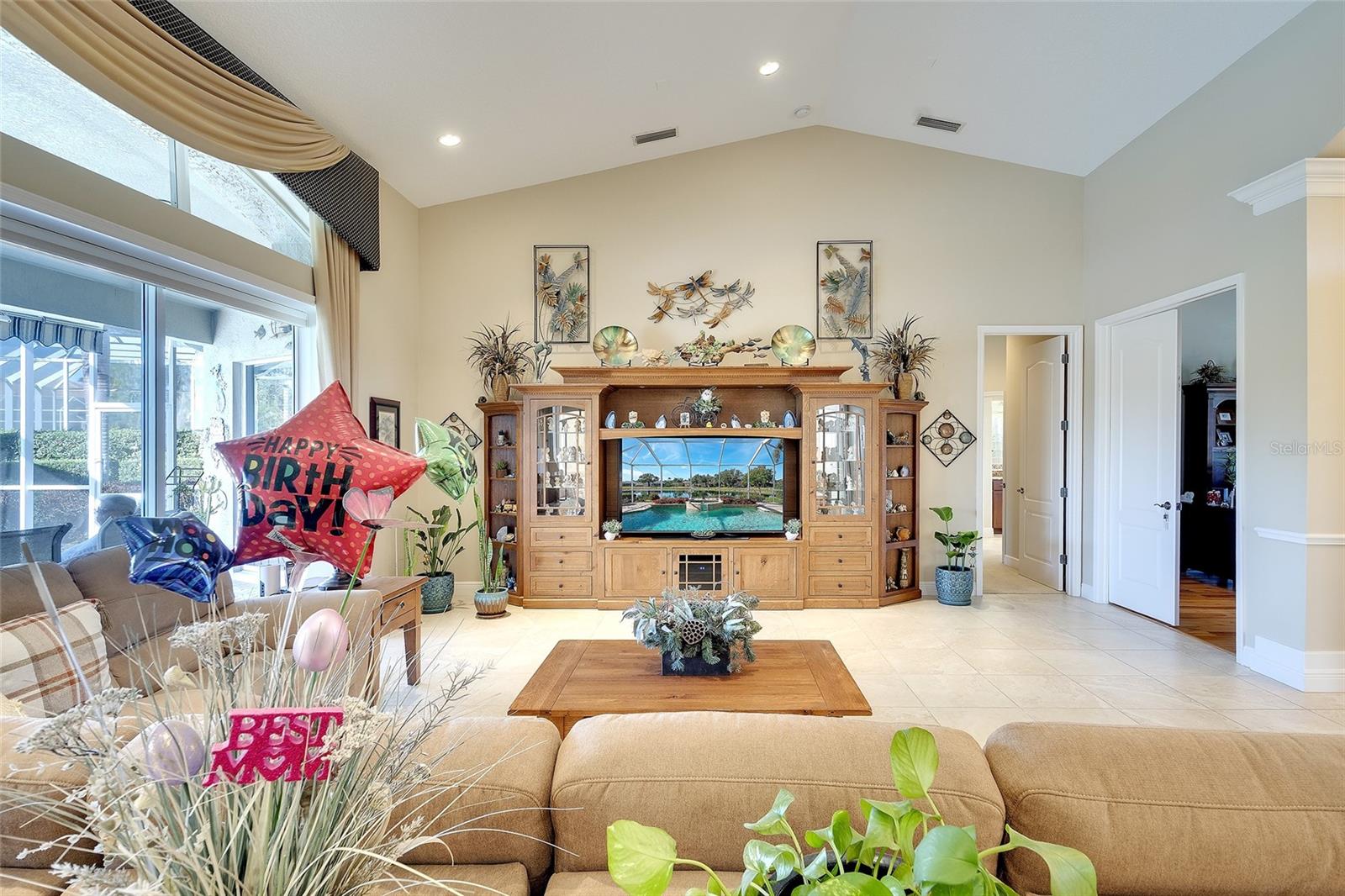 Image 6 of 39 For 11809 Oak Ridge Drive