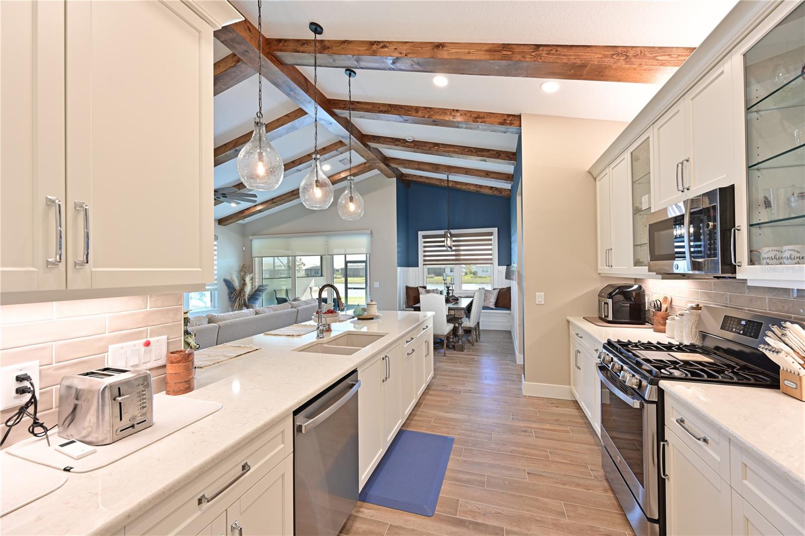 Image 11 of 44 For 8075 Slipway Drive