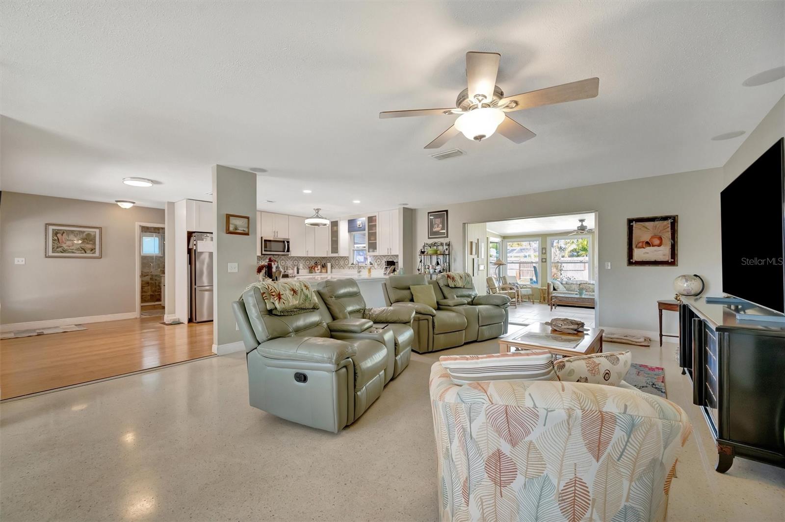 Image 19 of 76 For 5918 8th Avenue Drive W