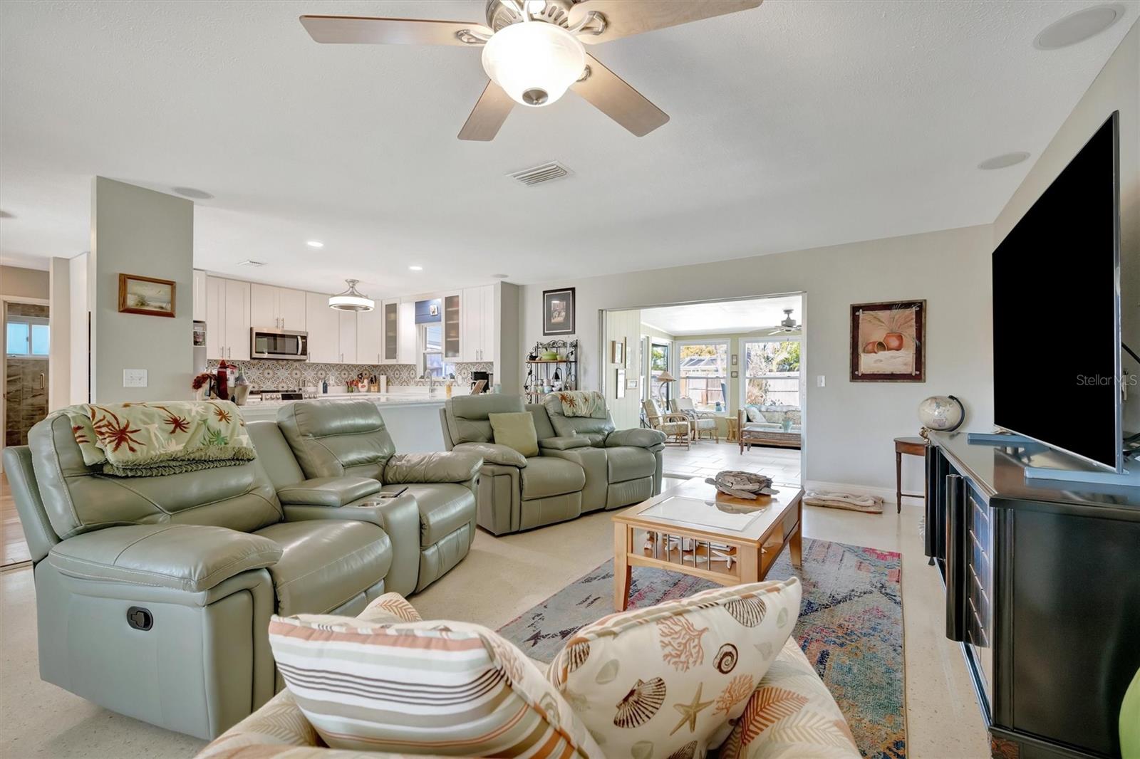 Image 20 of 76 For 5918 8th Avenue Drive W