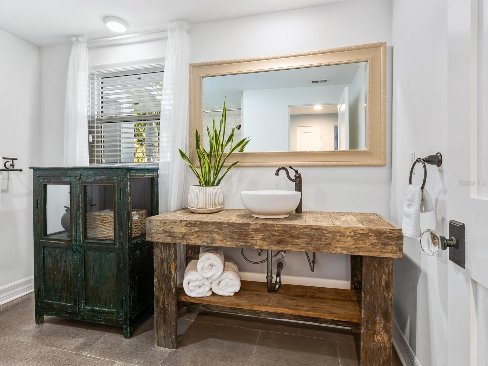 Image 23 of 48 For 1002 Glebe Lane