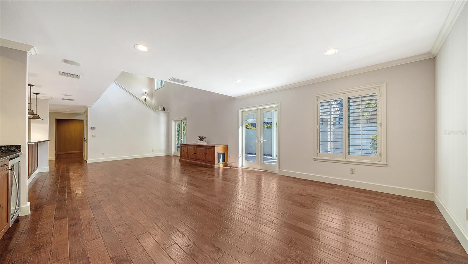 Image 10 of 86 For 1695 Hyde Park Street