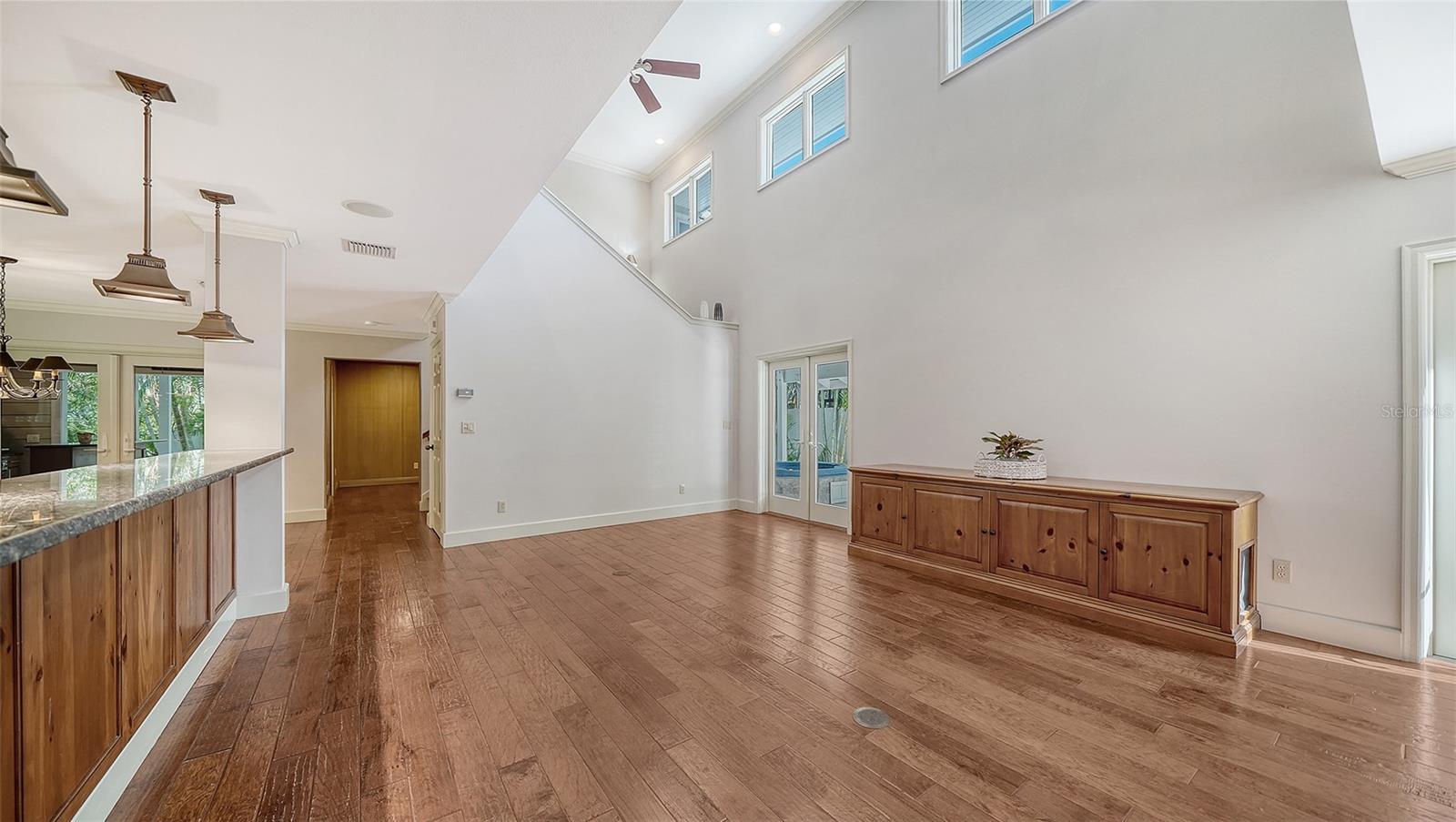 Image 13 of 86 For 1695 Hyde Park Street