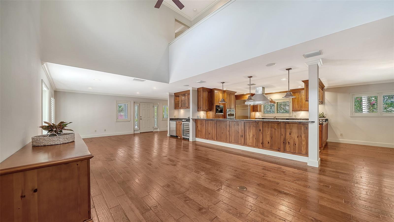 Image 14 of 86 For 1695 Hyde Park Street