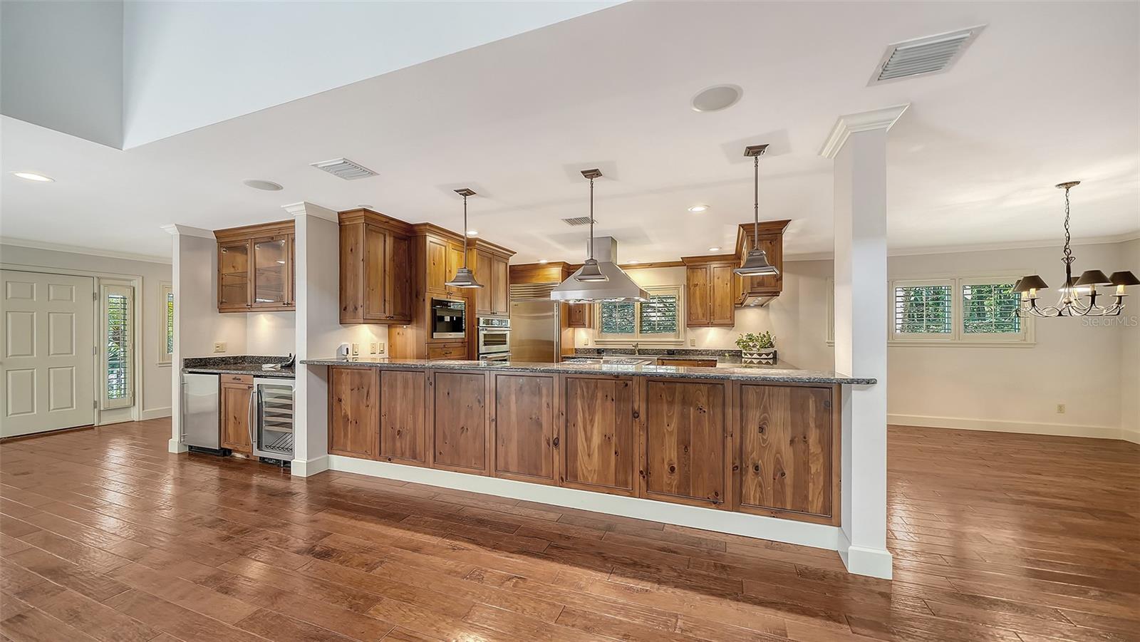 Image 15 of 86 For 1695 Hyde Park Street