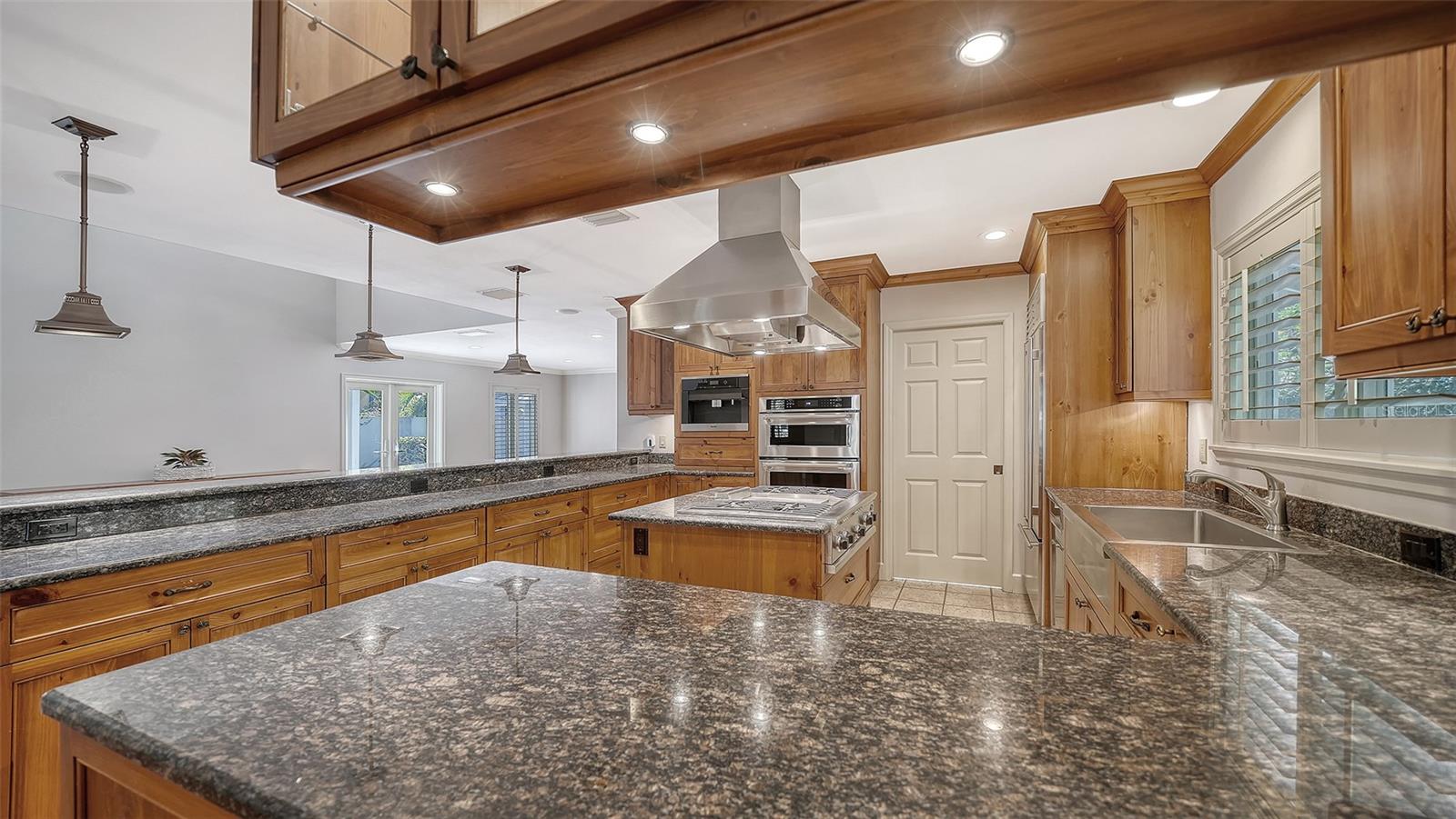 Image 18 of 86 For 1695 Hyde Park Street