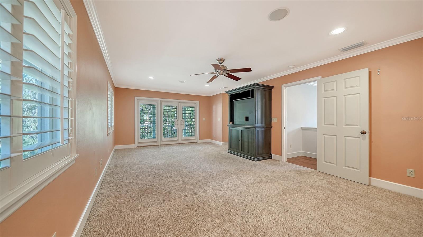 Image 30 of 86 For 1695 Hyde Park Street