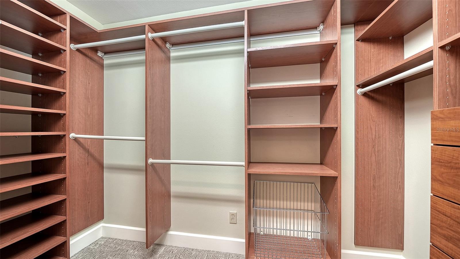 Image 39 of 86 For 1695 Hyde Park Street