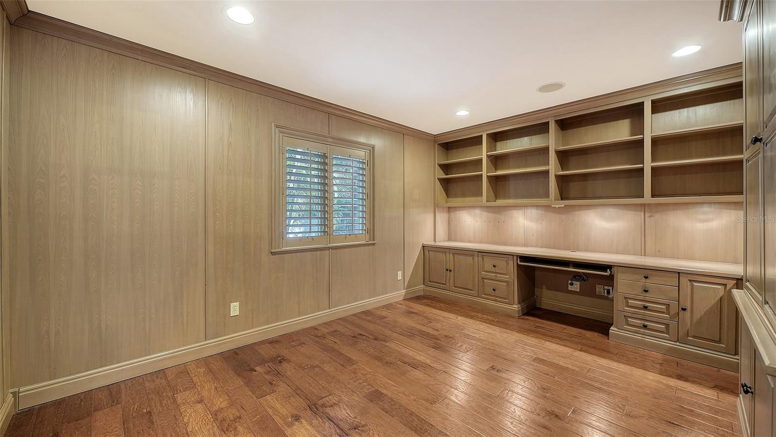 Image 50 of 86 For 1695 Hyde Park Street