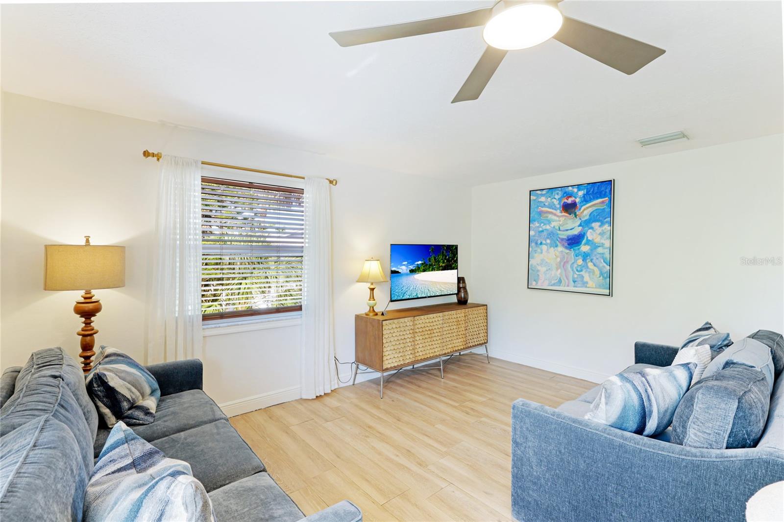 Image 17 of 51 For 6905 Point Of Rocks Road