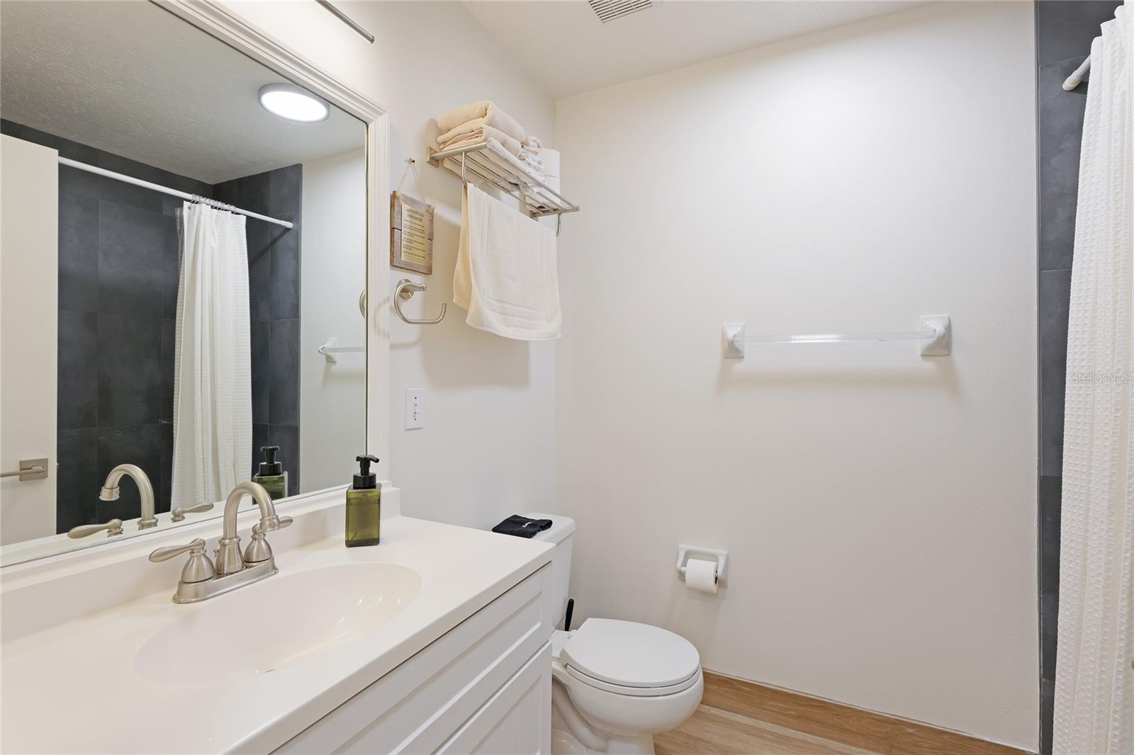 Image 25 of 51 For 6905 Point Of Rocks Road