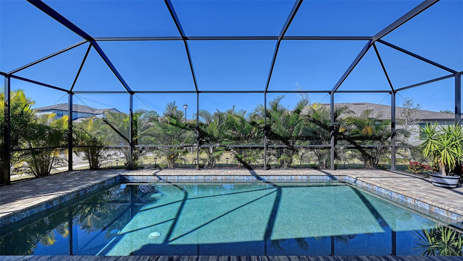 Image 27 of 38 For 19625 Fishhawk Trail