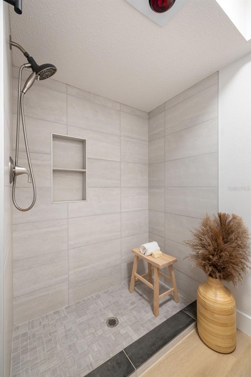 Image 22 of 31 For 214 Lorraine Avenue