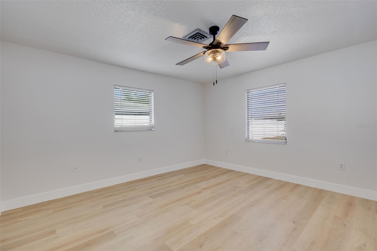 Image 24 of 31 For 214 Lorraine Avenue