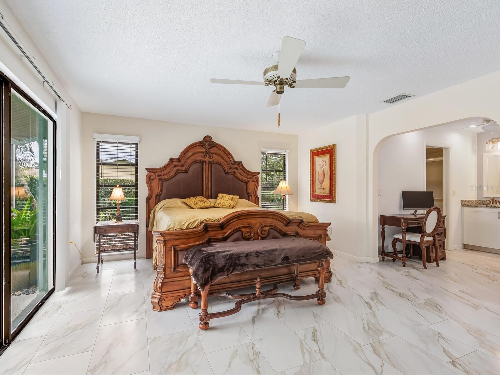 Listing photo id 9 for 4725 Greencroft Road