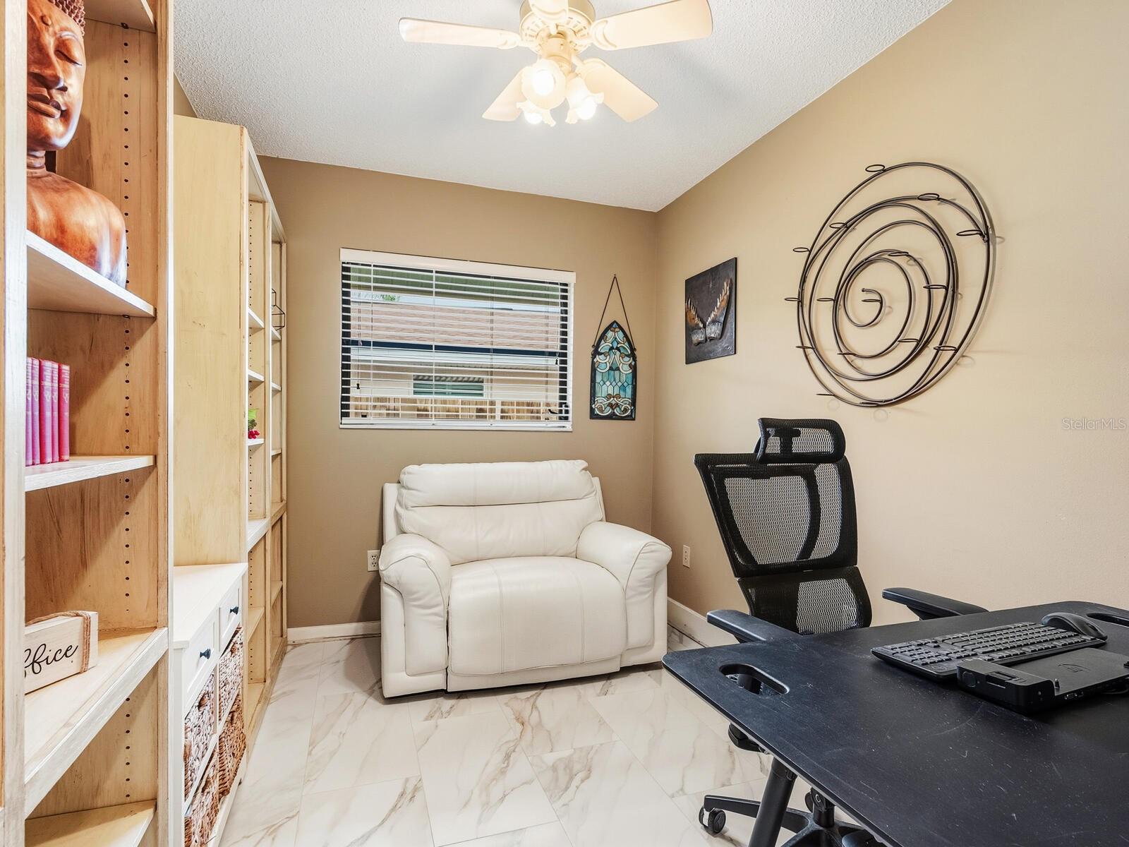 Listing photo id 13 for 4725 Greencroft Road