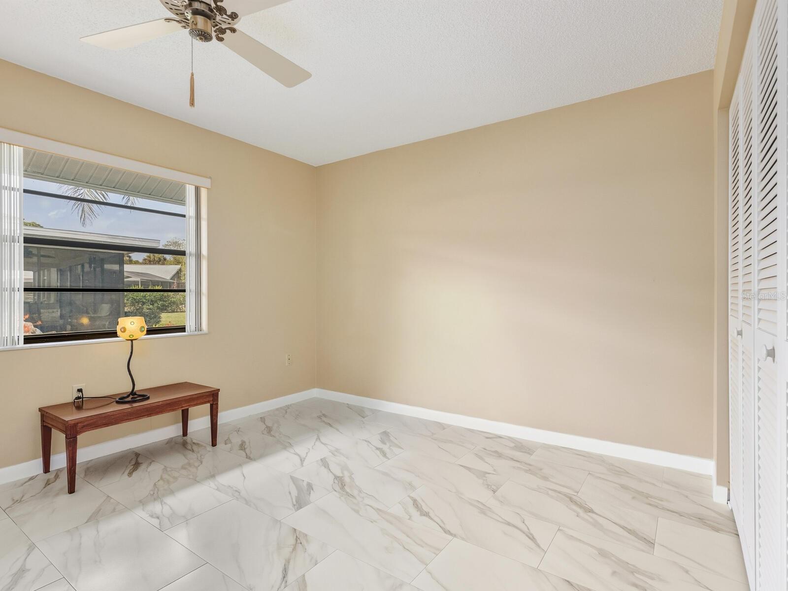 Listing photo id 16 for 4725 Greencroft Road