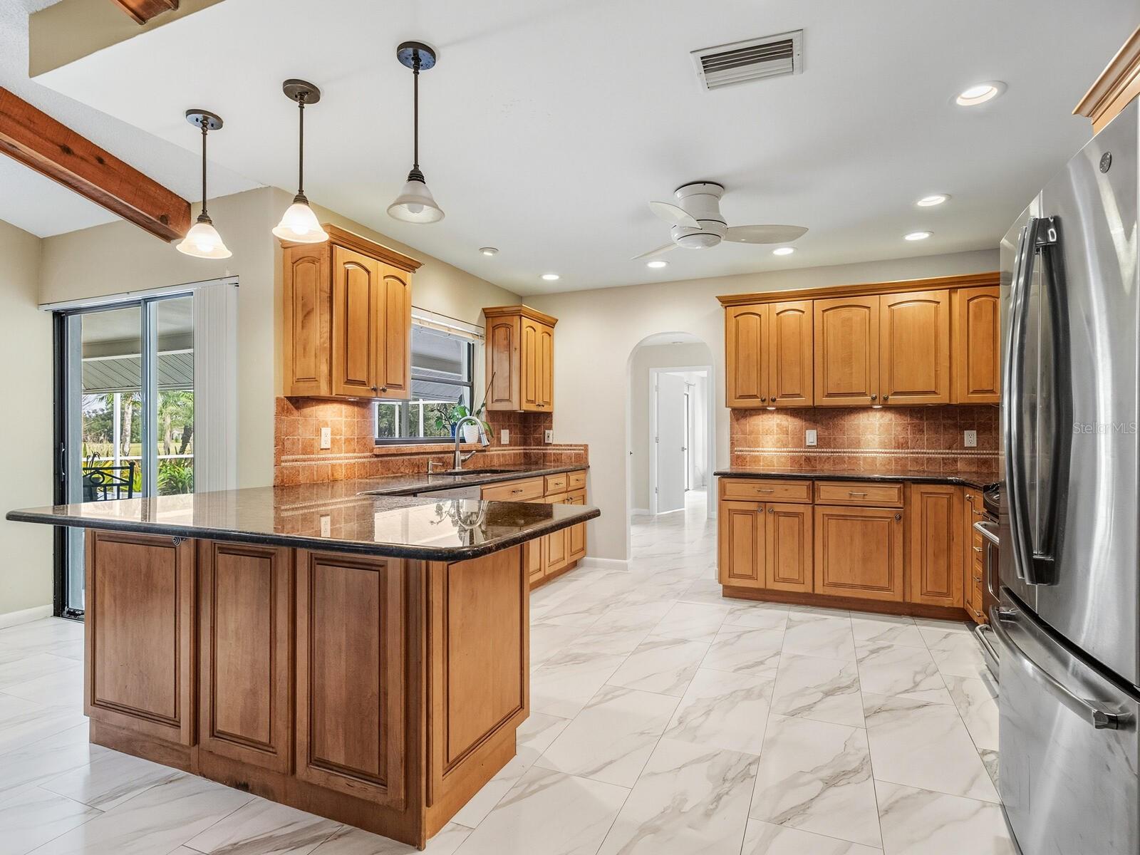 Listing photo id 1 for 4725 Greencroft Road