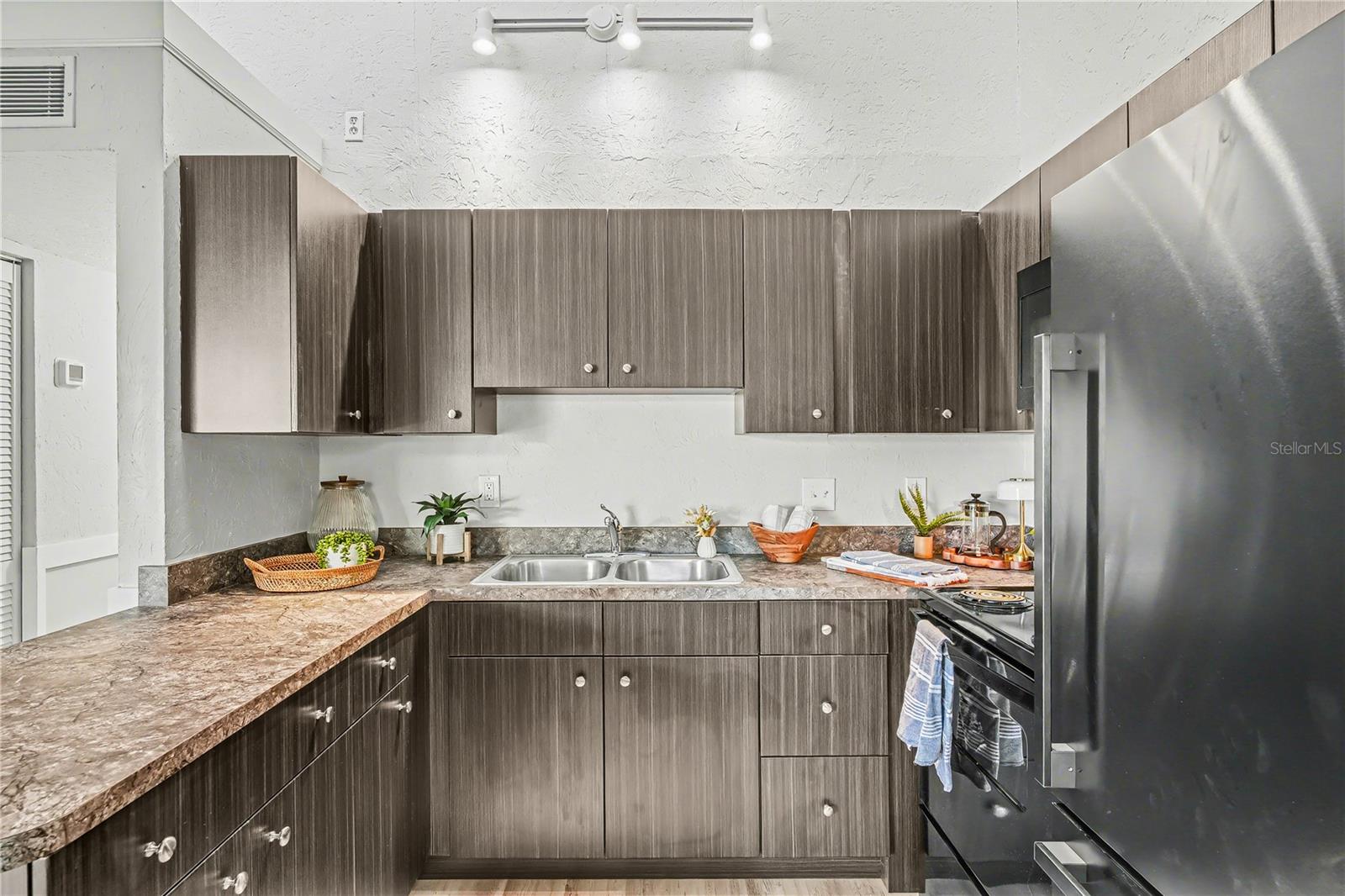 Image 12 of 27 For 500 Jefferson Avenue 5