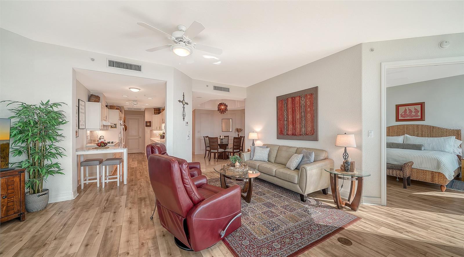 Image 14 of 61 For 340 Palm Avenue 44