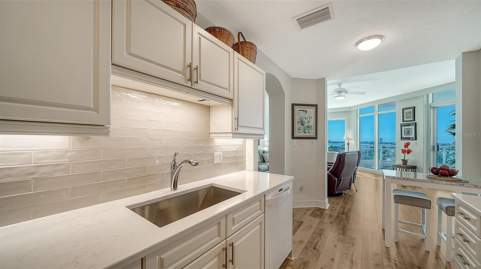 Image 17 of 61 For 340 Palm Avenue 44