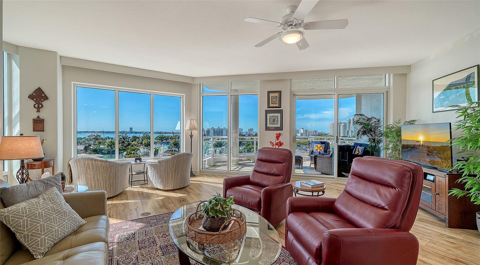 Image 8 of 61 For 340 Palm Avenue 44