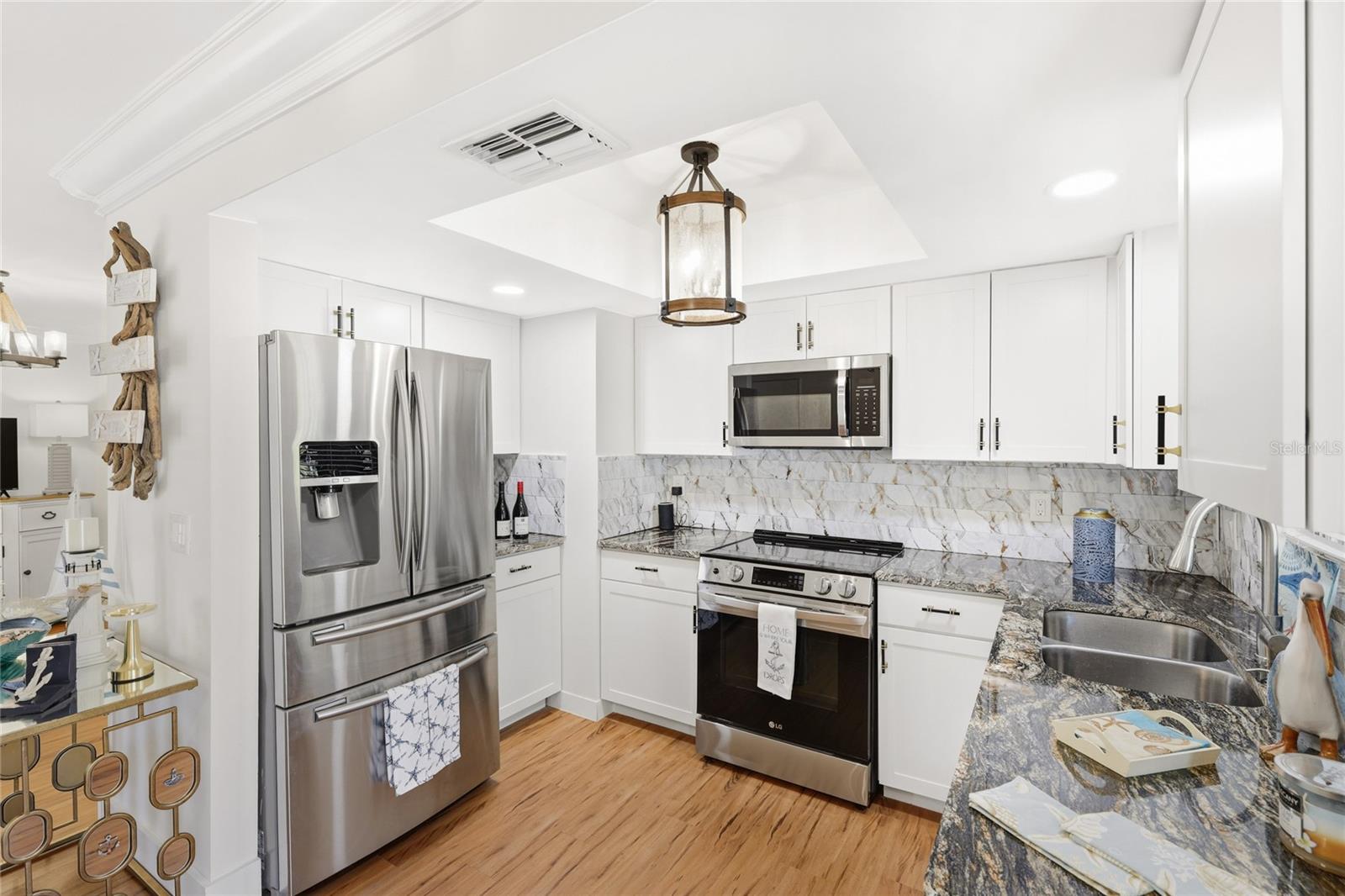 Image 12 of 32 For 659 Jefferson Avenue 659