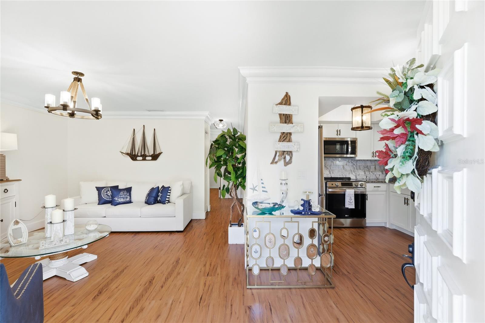 Image 5 of 32 For 659 Jefferson Avenue 659