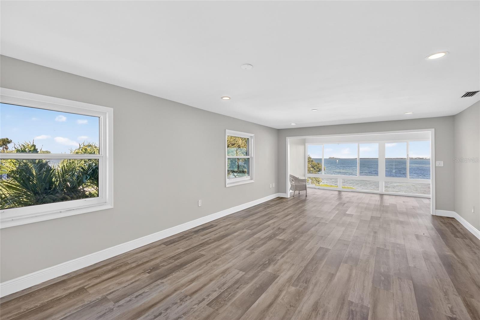 Image 11 of 37 For 600 Manatee Avenue 212